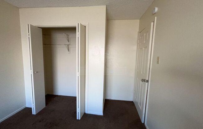 2 beds, 1 bath, $795, Unit 2203 Cascade Unit A