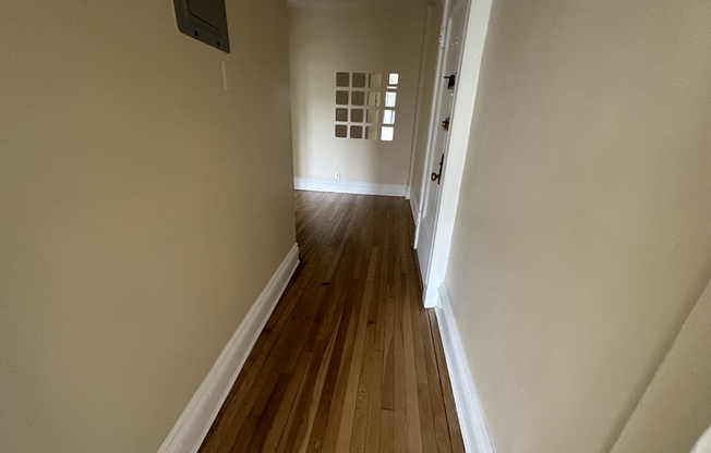 2 beds, 1 bath, 585 sqft, $3,200, Unit 124