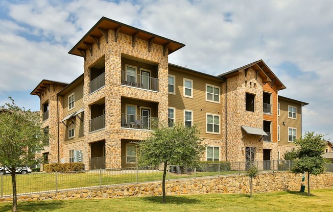 Exterior at The Legend, Waco, 76712