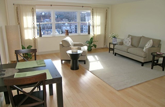 2 beds, 2 baths, 1,093 sqft, $3,700, Unit 906