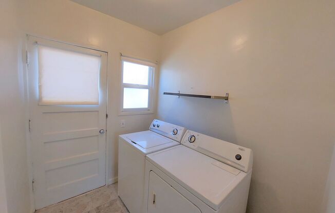 2 beds, 1 bath, $3,200