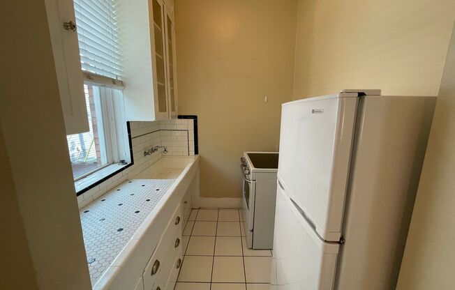 Studio, 1 bath, 405 sqft, $995, Unit 38-2