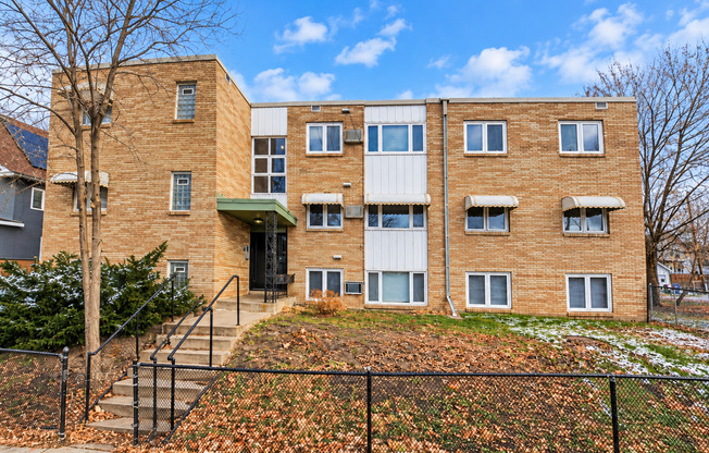 Welcome to 3230 Penn Apartments – Comfortable Living, Convenient Minneapolis Location!