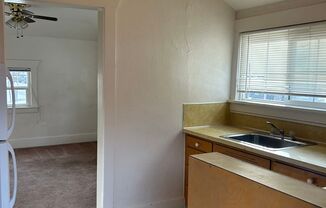 Studio, 1 bath, $925, Unit Unit 11