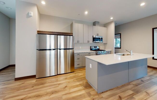 1316, 1318, 1320 8th St SE