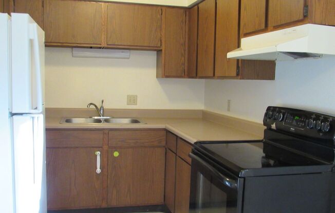 3 beds, 1.5 baths, $1,100, Unit 3311 Provence Ct. D