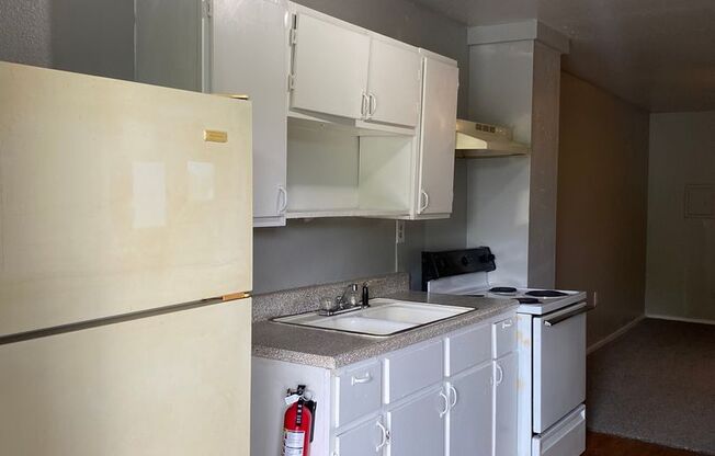 1 bed, 1 bath, 300 sqft, $650, Unit 11B