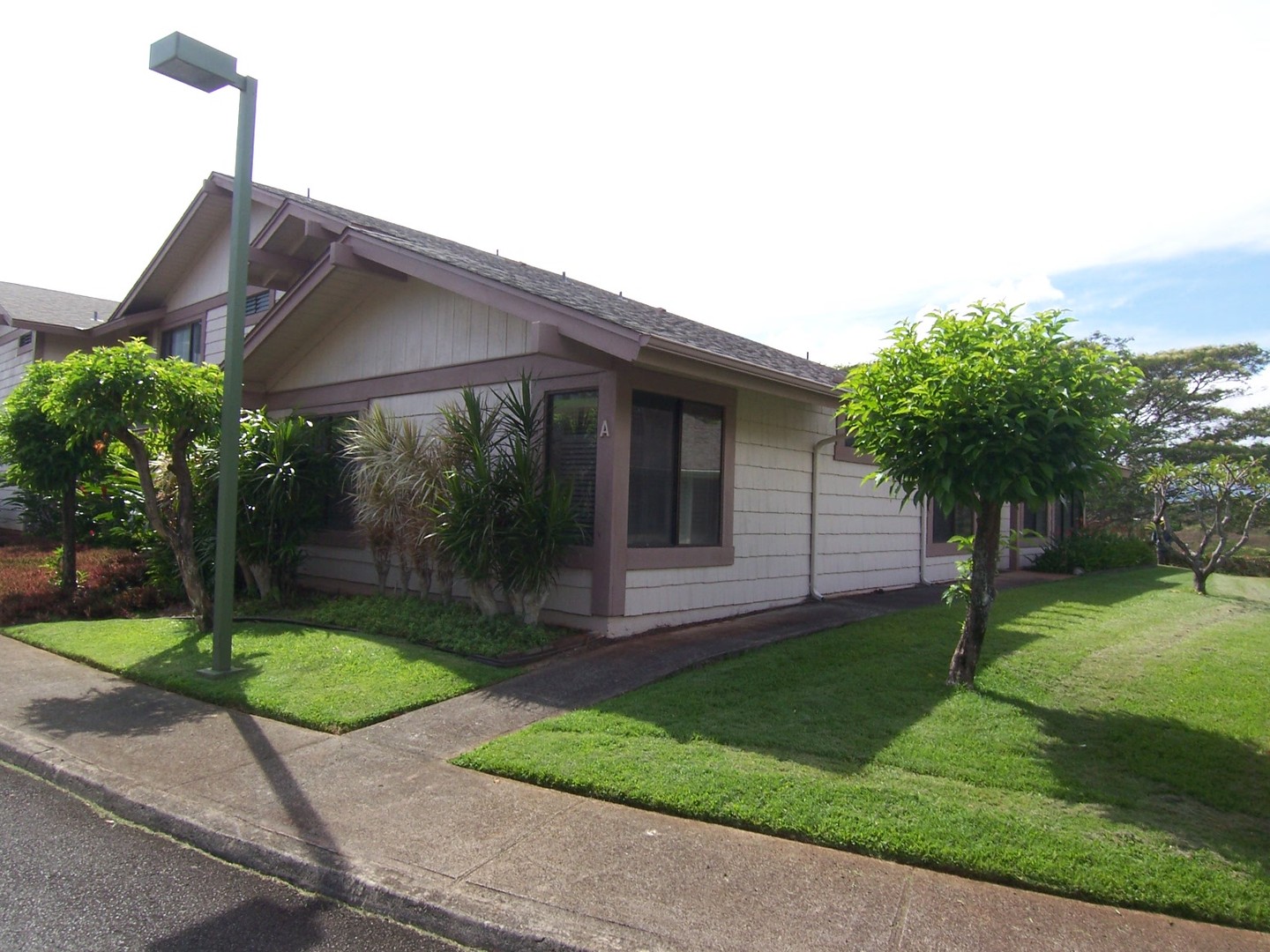 Wailuna 3 Bedroom 2 Bath Townhome w/ Single Car Garage