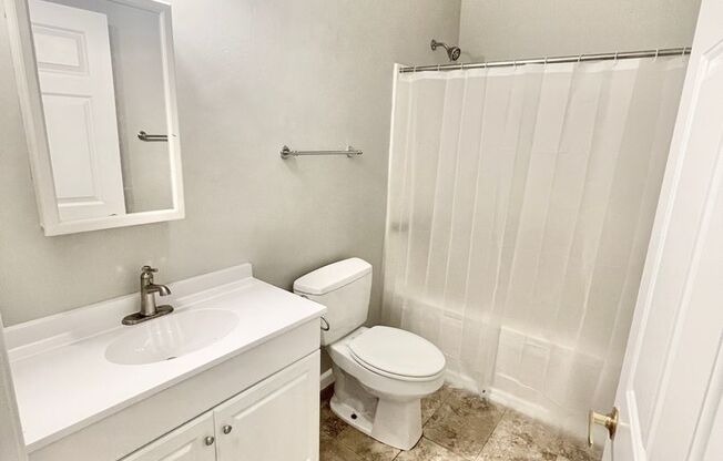 Studio, 1 bath, $850, Unit 1728-02