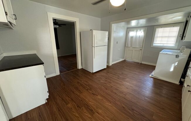 2 beds, 1 bath, $1,100