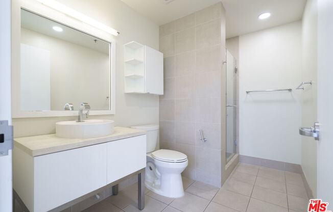 2 beds, 2.5 baths, 1,650 sqft, $4,995, Unit 716