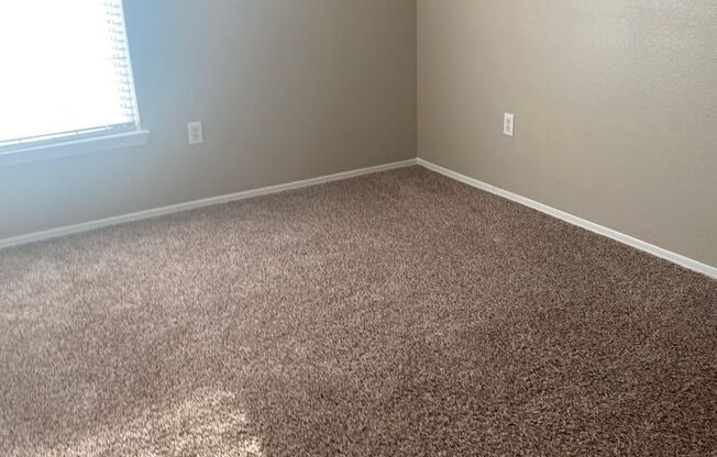 3 beds, 2 baths, 1,251 sqft, $1,725, Unit 0702