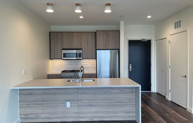 1 bed, 1 bath, 744 sqft, $2,595, Unit 510