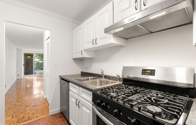 2 beds, 2 baths, 1,050 sqft, $4,050, Unit 523