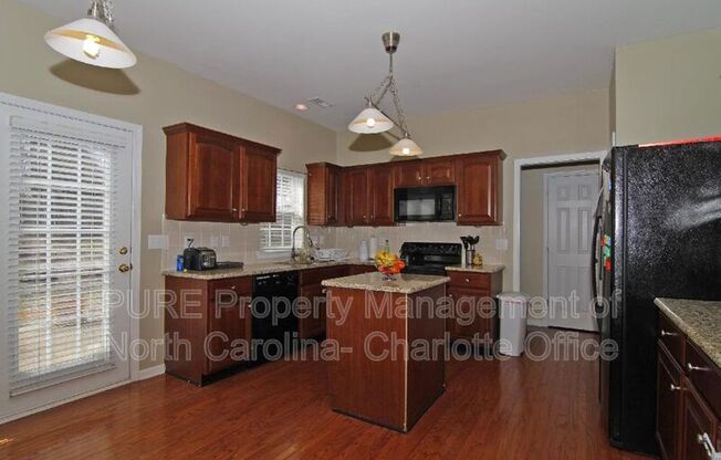 3904 LUTHERS ROCK CT