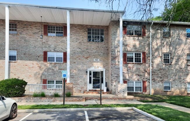 Bright & Stylish 1BR/1BA Condo in Reisterstown. Pet-Friendly.