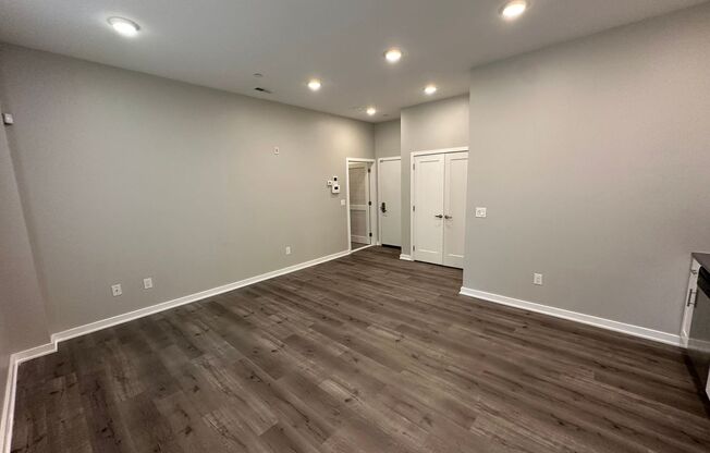 Studio, 1 bath, 445 sqft, $1,285, Unit 1D