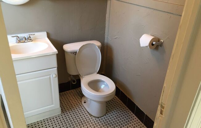 1 bed 1 bath - Near Plaza District!