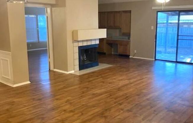 Spacious open concept ranch - pets allowed