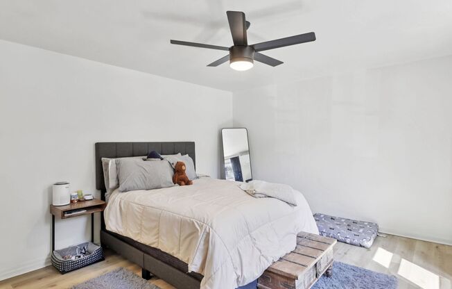 2 beds, 1 bath, 900 sqft, $1,225, Unit 136