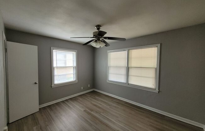 3 beds, 1 bath, $1,095, Unit 6004