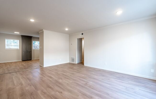 LARGE 2 bedroom 1 bath apartment located in Morningside Neighborhood! ONE MONTH FREE RENT! BRAND NEW APPLIANCES!