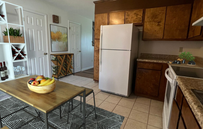 2 beds, 1.5 baths, 907 sqft, $1,300, Unit 14F