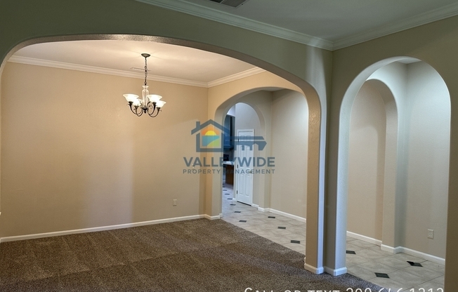 2555 CRESTMORE CIR