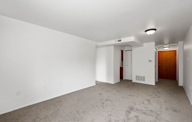 1 bed, 1 bath, 700 sqft, $849, Unit #106