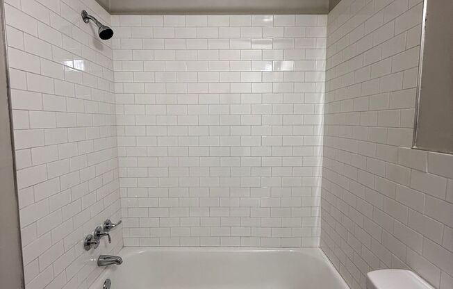 1 bed, 1 bath, 640 sqft, $1,095, Unit A2