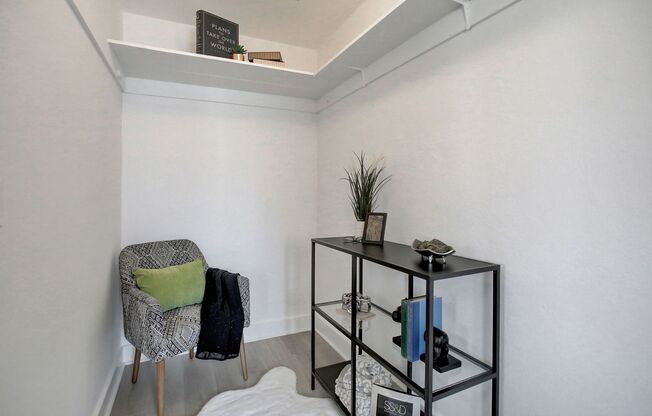 Studio, 1 bath, 270 sqft, $1,095, Unit 111
