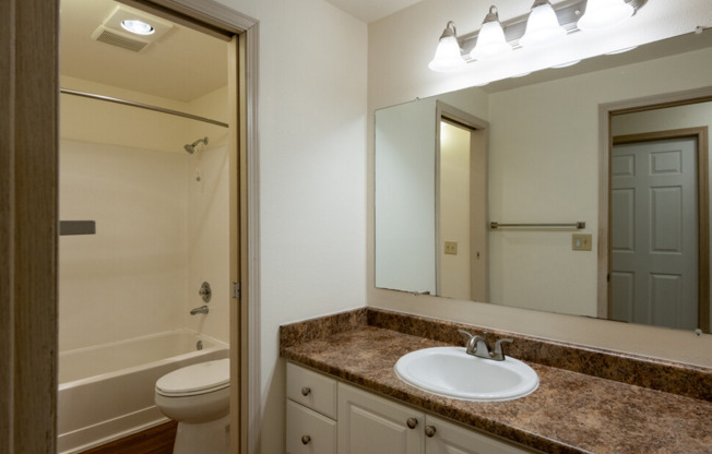 2 beds, 1 bath, 915 sqft, $1,625, Unit 412