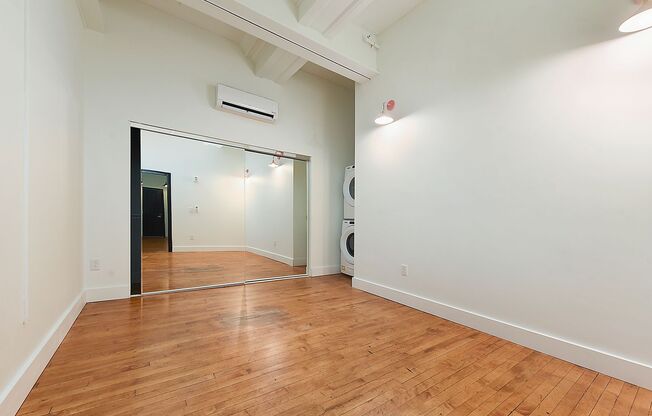 1 bed, 1 bath, 400 sqft, $1,250, Unit Bowtie High-211