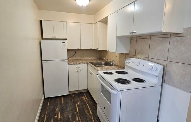 1 bed, 1 bath, $850, Unit 601 S. Division #03