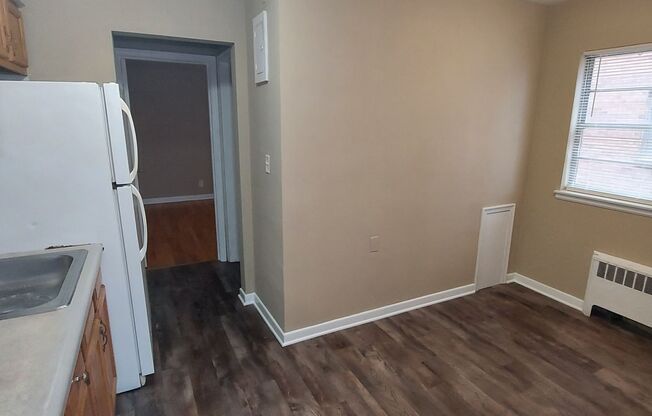 1 bed, 1 bath, 675 sqft, $1,125, Unit 642-5