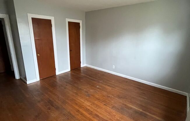 2 beds, 1 bath, $1,300, Unit Unit #2