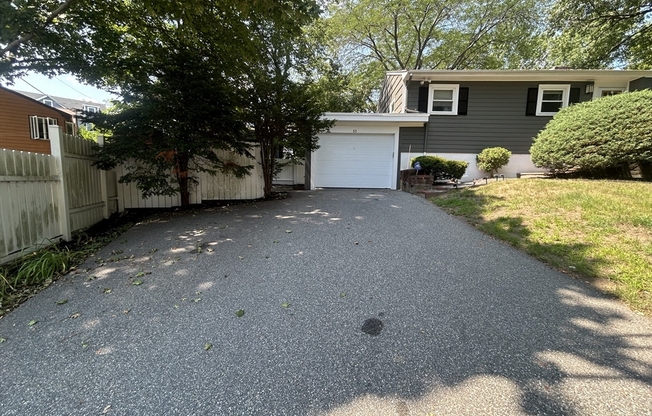 53 DICKSON AVE