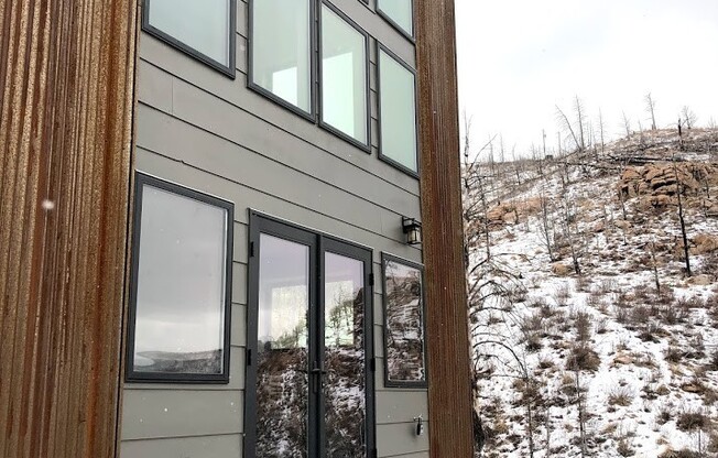 Stunning 2 Bed 2 Bath Home with Gorgeous Mountain Views!