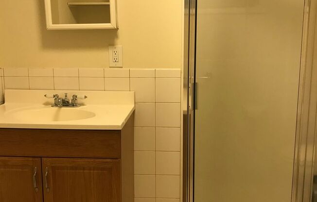 Studio, 1 bath, 320 sqft, $1,000, Unit #B