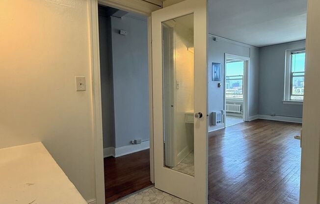 Studio, 1 bath, 460 sqft, $1,525, Unit 307