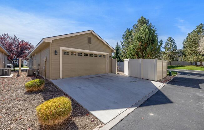 THE PERFECT PLACE TO CALL HOME: SINGLE LEVEL, LOW MAINTENANCE LIVING AT IT'S FINEST!