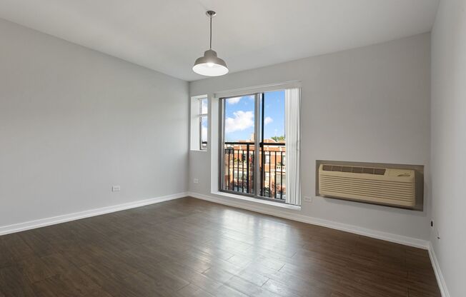 2 beds, 2 baths, 622 sqft, $2,400, Unit 319