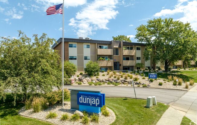 2 beds, 2 baths, 1,000 sqft, $1,325, Unit 303