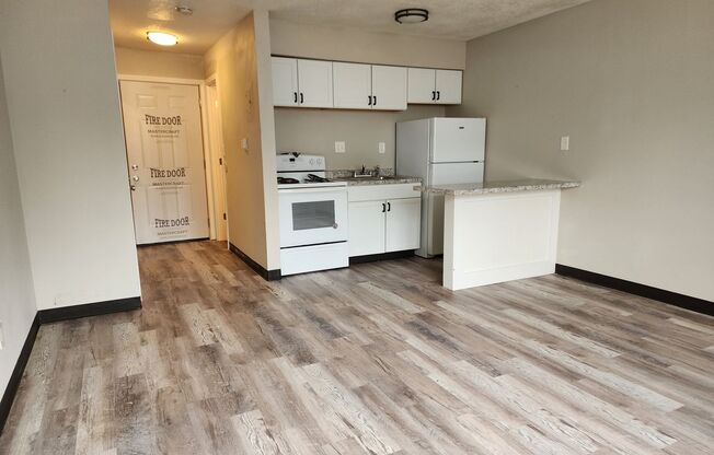 Studio, 1 bath, 355 sqft, $650, Unit 34