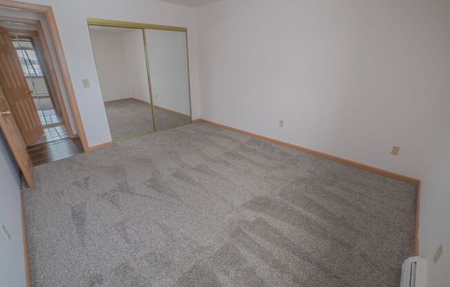 2 beds, 1 bath, 1,040 sqft, $960, Unit 2581-323