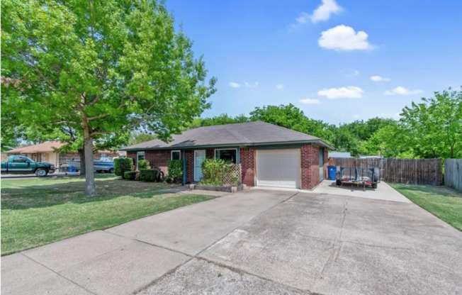 Charming Home located in a great neighborhood!