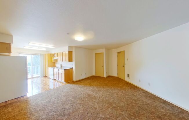 2 beds, 1 bath, $1,600, Unit 11