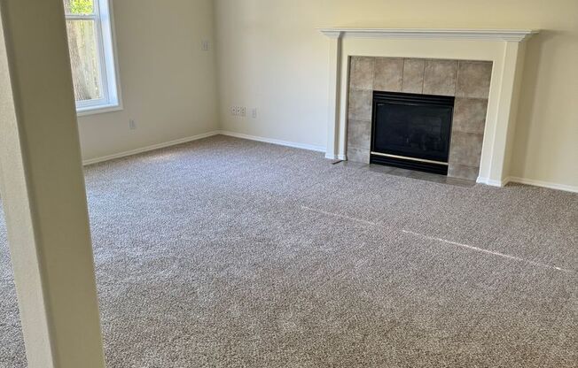 Beautiful 3 Bedroom in Grand Oaks Neighborhood
