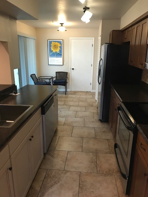 2 Bedroom Townhome with pool and fitness center