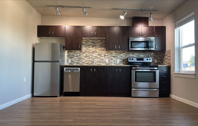 Studio, 1 bath, 622 sqft, $1,325, Unit 405